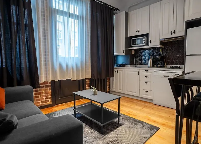 Apartment Charming 1br Flat With Balcony In Cihangir Istanbul