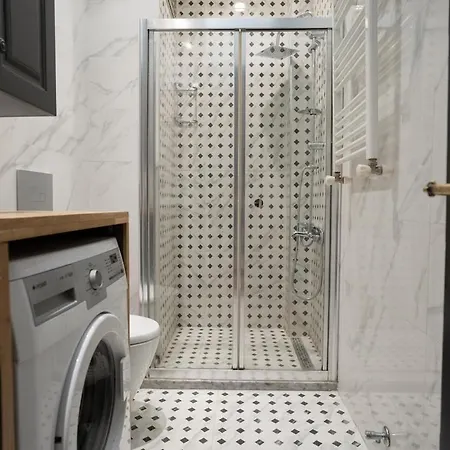 Charming 1br Flat With Balcony In Cihangir *