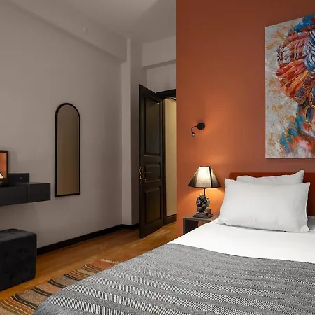 Charming 1br Flat With Balcony In Cihangir Apartment Istanbul