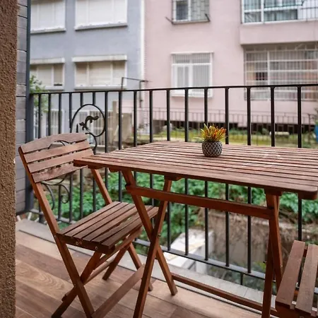 Apartman Charming 1br Flat With Balcony In Cihangir