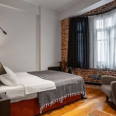 Charming 1br Flat With Balcony In Cihangir Apartment *