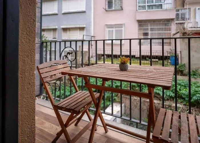 Apartmán Charming 1br Flat With Balcony In Cihangir