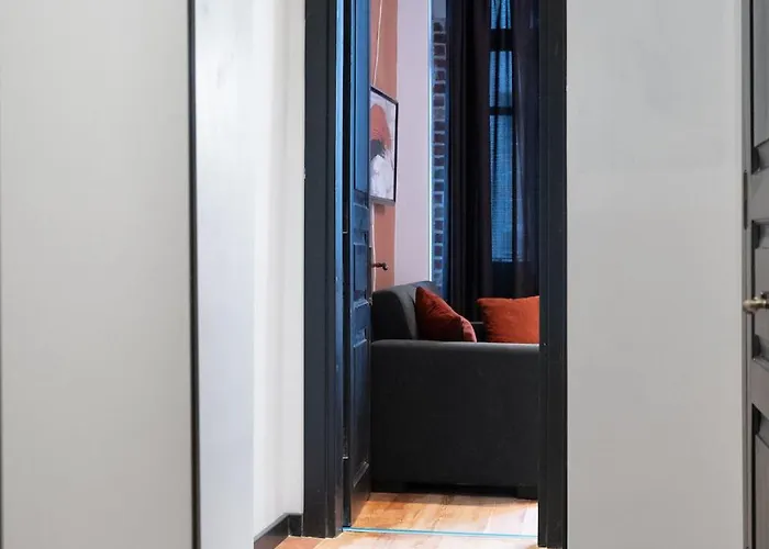 Charming 1br Flat With Balcony In Cihangir