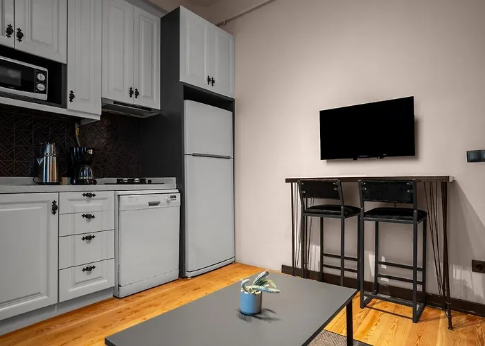 Charming 1br Flat With Balcony In Cihangir Appartement *