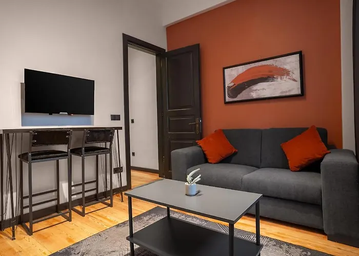 Charming 1br Flat With Balcony In Cihangir * Istanboel